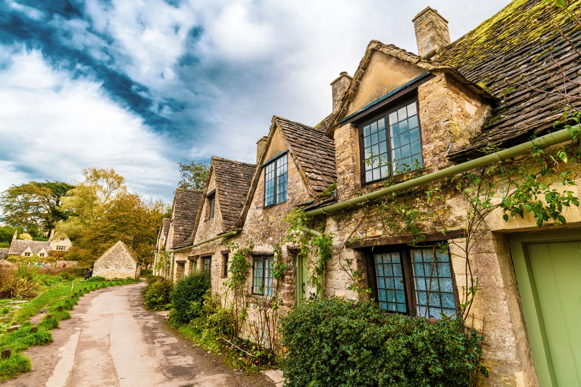 Cotswold stone cottages in Bibury